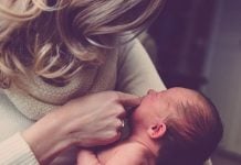 Por falta de apoyo de empresas y políticas públicas, porcentaje de lactancia materna es de solamente 34% en México