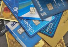 Aprueban reforma para no pagar más por cancelar tarjetas; pasa al Senado