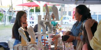 Todo listo para el Bazar Revolucionario en el Parque Mendoza