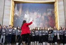 Turistas regresan a museos de Washington tras fin del cierre del gobierno