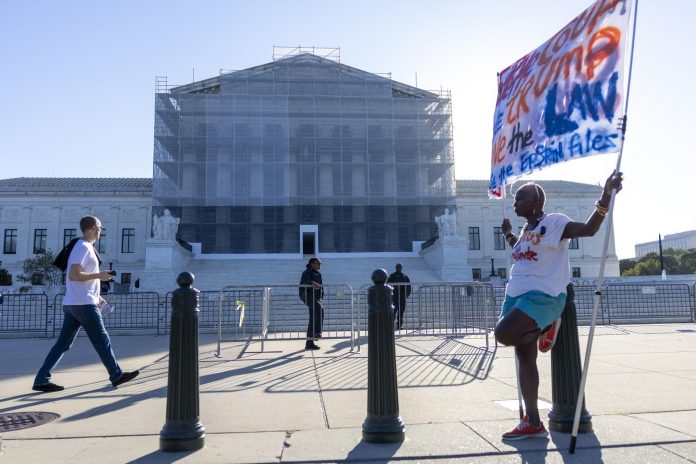 Sobrevivientes del caso Epstein urgen al Congreso publicar todos los archivos