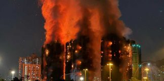Trece muertos en incendio de complejo residencial en Hong Kong