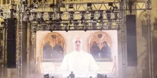León XIV da la bendición… en un rave frente a una catedral en Eslovaquia