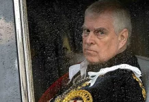 Ahora es un plebeyo; el ex príncipe Andrés pierde sus últimos títulos reales