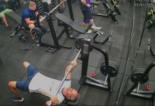 Muere hombre al golpearse con una barra de entrenamiento del gimnasio | VIDEO FUERTE
