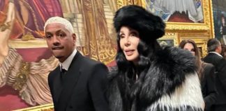 Aseguran que la cantante Cher alista boda con su novio 40 años menor que ella