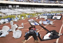 Messi visita estadio de Calcuta; su breve presencia causa caos y disturbios