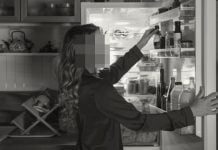 Muere mujer después de caerle encima su refrigerador