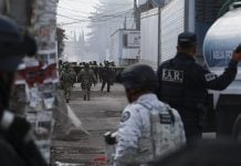 Captan momento exacto en que se desplomó una avioneta en Toluca, hay 6 muertos