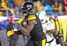 Steelers congelan a Dolphins; luce Aaron Rodgers