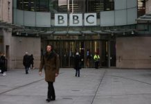 Trump demanda a la BBC por 10 mil millones de dólares