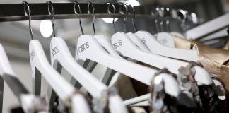 UNAM advierte que 70% de los regalos navideños son ropa que nadie usa