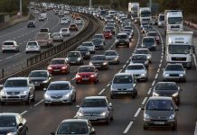 Unión Europea mete reversa y ya no prohibirá la venta de automóviles de combustión en 2035