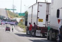 Campesinos y transportistas inician bloqueos carreteros en Tamaulipas