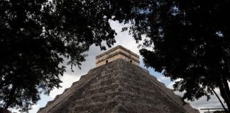 Custodio rompe las reglas y graba al interior de la pirámide de Chichén Itzá; INAH reacciona