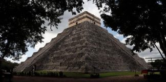 VIDEO: Trabajador sin autorización graba al interior de la pirámide de Chichén Itzá