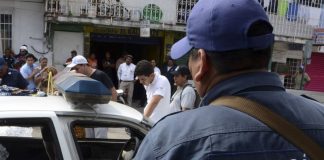 Conductor confronta a agente de tránsito y le arrebata placa tras infracción en Chilpancingo