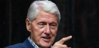 Clinton pide publicación de archivos del caso Epstein en los que aparece