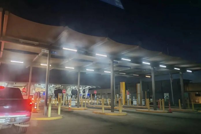 Filas de entre 1 y 3 horas para cruzar de Tamaulipas a Texas por puentes fronterizos para esta navidad 2025