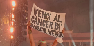 “Vencí al cáncer para poder venir”: Joven celebra su recuperación en concierto de Bad Bunny; así la recibieron los fans | VIDEO