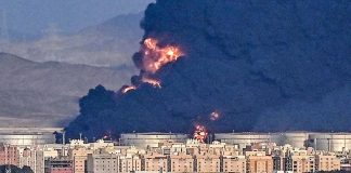 Arabia Saudita bombardea Yemen por embarque de armas para separatistas; acusa a Emiratos Árabes Unidos de apoyar a esos grupos