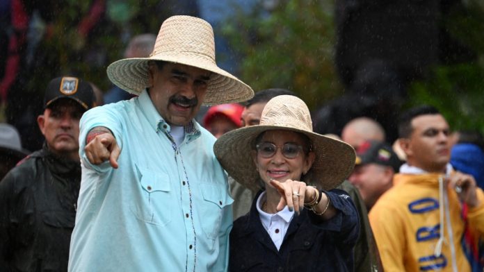 estados-unidos-acusa-a-nicolas-maduro-y-a-su-esposa-cilia-de-4-cargos-que-incluyen-a-otras-4-persona-191941