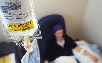 Mujer recibe quimioterapia durante 4 años por un cáncer que no tuvo; esta es la MILLONARIA indemnización que le pagará el hospital