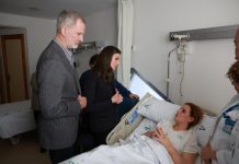 Reyes de España visitan Adamuz tras choque de trenes en Andalucía