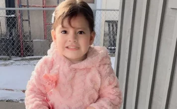 ICE detuvo a una niña con su padre y la trasladó de estado antes de devolverla a su madre al día siguiente, según su abogada