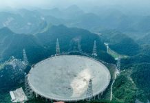 Un gigantesco radiotelescopio en China detecta señales del espacio que nadie logra explicar