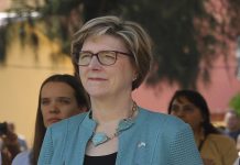 Jefa diplomática de EEUU llega a Venezuela; ambos países van por relanzamiento de relación bilateral pos-Maduro