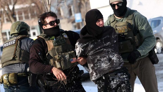 retiran-a-700-agentes-del-ice-en-minneapolis-tras-semanas-de-tension-100707