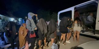 Rescatan a 17 mujeres víctimas de trata en bar de Quintana Roo