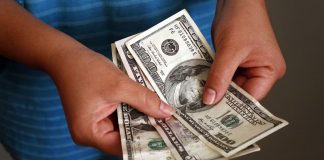 Ingreso laboral de mexicanos en EEUU se desploma en 2025; remesas disminuyeron en 2 mil 523 mdd