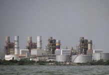 EEUU emite licencias para inversiones y operaciones petroleras en Venezuela; autoriza a 5 multinacionales reanudar actividad sin sanciones