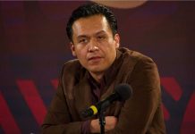 Marx Arriaga cumple dos días atrincherado en oficinas de la SEP