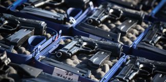 Hacienda colaborará con el Servicio de Impuestos de EE. UU.; van por armas ilícitas