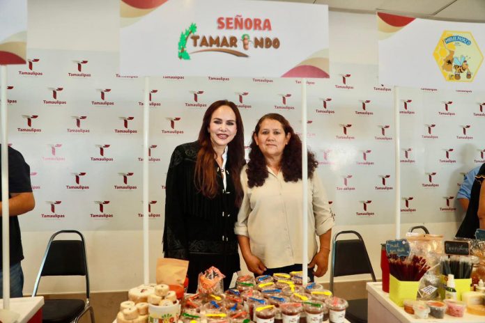 Entregan Distintivos Hecho en Tamaulipas; Alcaldesa de Nuevo Laredo destaca respaldo a emprendedores