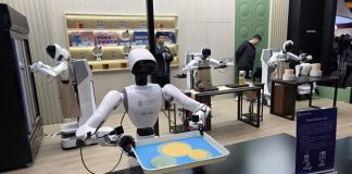 Conoce el increíble restaurante operado por robots en el MWC 2026: todo el personal es autómata