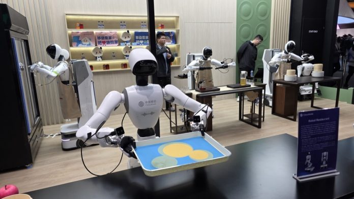restaurante-robot-mwc-2026-013333