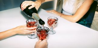 Consumo de alcohol entre mujeres aumenta en México; Poder del Consumidor alerta por el “pink drinking”