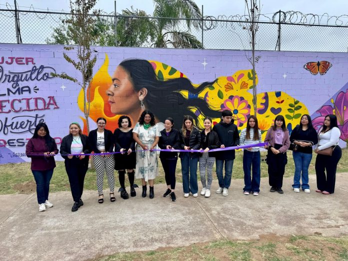 Develan mural conmemorativo por el Día Internacional de la Mujer