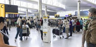 Registran hasta cuatro horas de retraso en aeropuertos de Estados Unidos