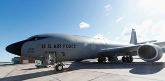 Suman seis tripulantes muertos al estrellarse avión de reabastecimiento estadounidense