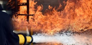 Incendio en rascacielos de Manhattan provoca evacuaciones en pleno desfile de San Patricio en Nueva York; videos