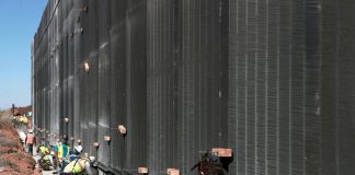 EEUU construye muro negro que puede causar quemaduras a migrantes