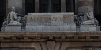 México crece, pero pobreza persiste: informalidad y brechas frenan avances