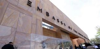 Con un corrido, embajada de EEUU hace llamado a migrantes a autodeportarse