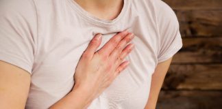 Infartos en mujeres ocurren más temprano, alerta UNAM; dolor de espalda entre las señales de riesgo