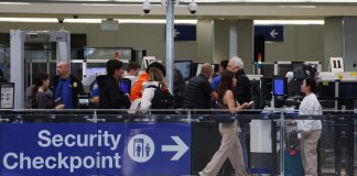 Senado de EE. UU. avala acuerdo clave para pago de agentes del TSA, mientras crecen filas en aeropuertos